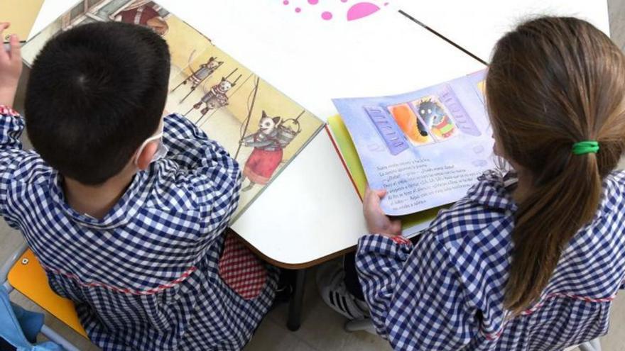 Dous pequenos na Escola Infantil Breogán da Universidade de Santiago de Compostela. /santi alvite