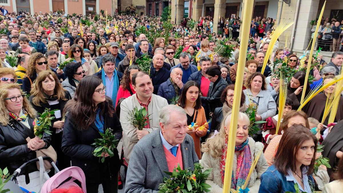 Multitudinario inicio de Semana Santa en Avilés
