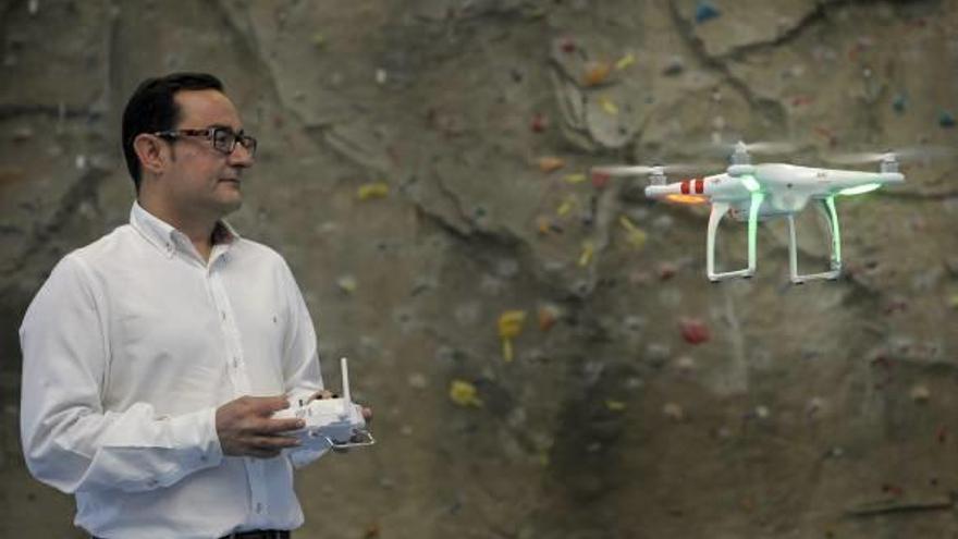 Los drones profesionales podrán sobrevolar ciudades y vigilar de noche con permiso