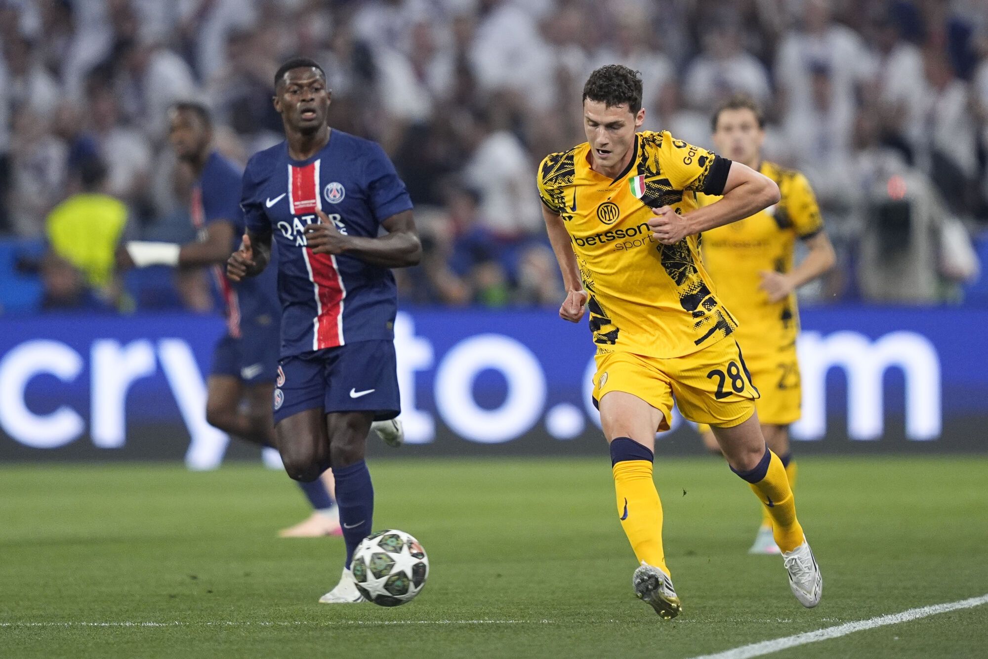 Benjamin Pavard of Inter in action during of the UEFA Champions League Final 2025 between Paris Saint-Germain and FC Internazionale Milano at Munich Football Arena on May 31, 2025 in Munich, Germany. AFP7 31/05/2025 ONLY FOR USE IN SPAIN. Dennis Agyeman / AFP7 / Europa Press;2025;OLYMPICS;SPAIN;SPORT;ZSPORT;Paris Saint-Germain v FC Internazionale Milano - UEFA Champions League Final 2025;