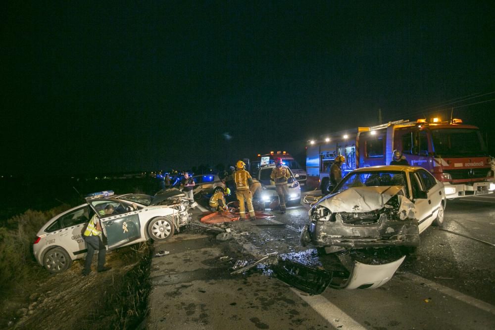 Tres heridos en un choque frontal entre un turismo