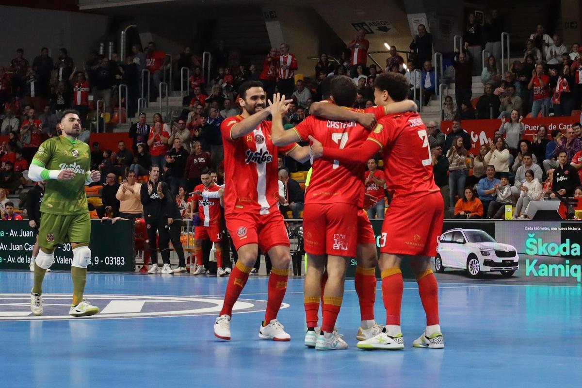 Los jugadores del Jimbee celebran uno de los goles
