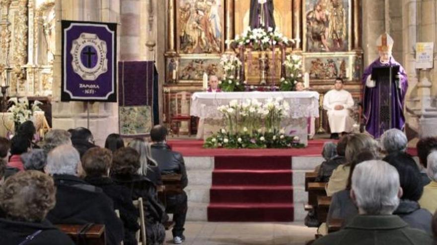 Honores para la Virgen de la Soledad