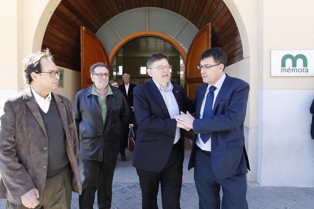 Políticos valencianos visitan la capilla ardiente de Antoni Asunción