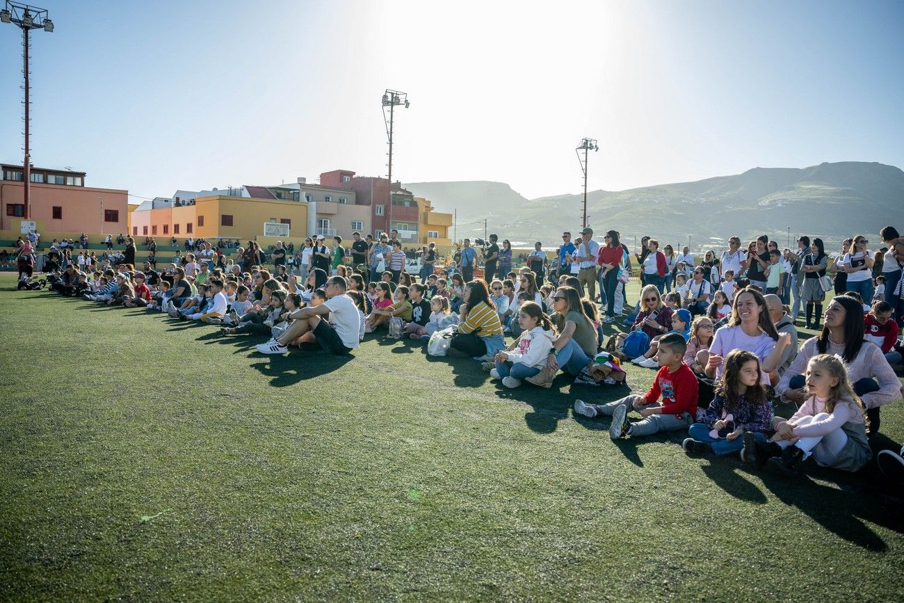 Miles de personas llenan de ilusión el Estadio de Barrial en la llegada de los Reyes Magos