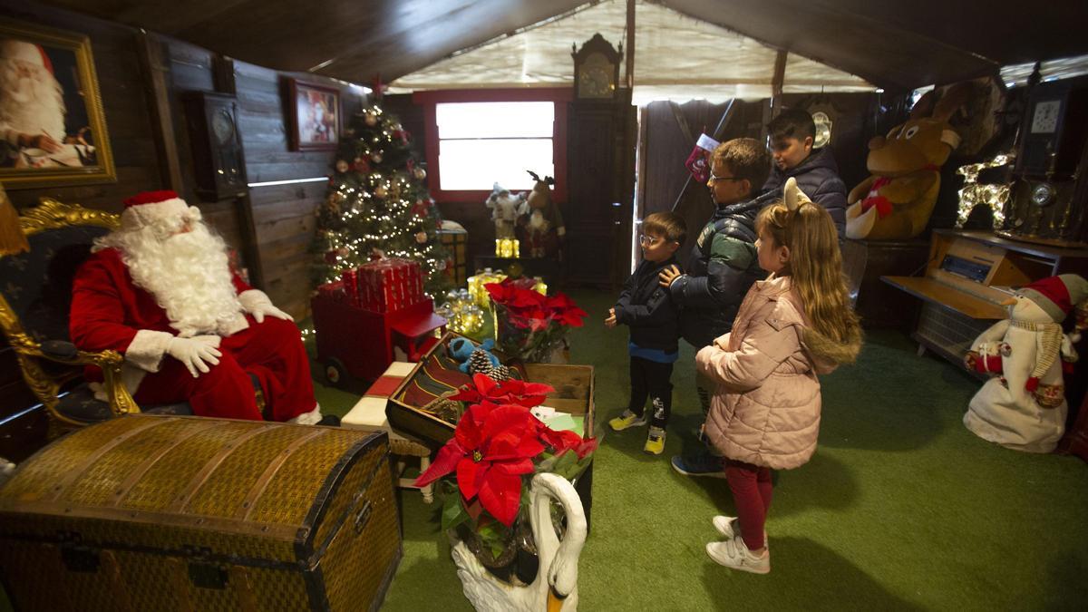 Niños visitan la Casa de Papá Noel las pasadas navidades