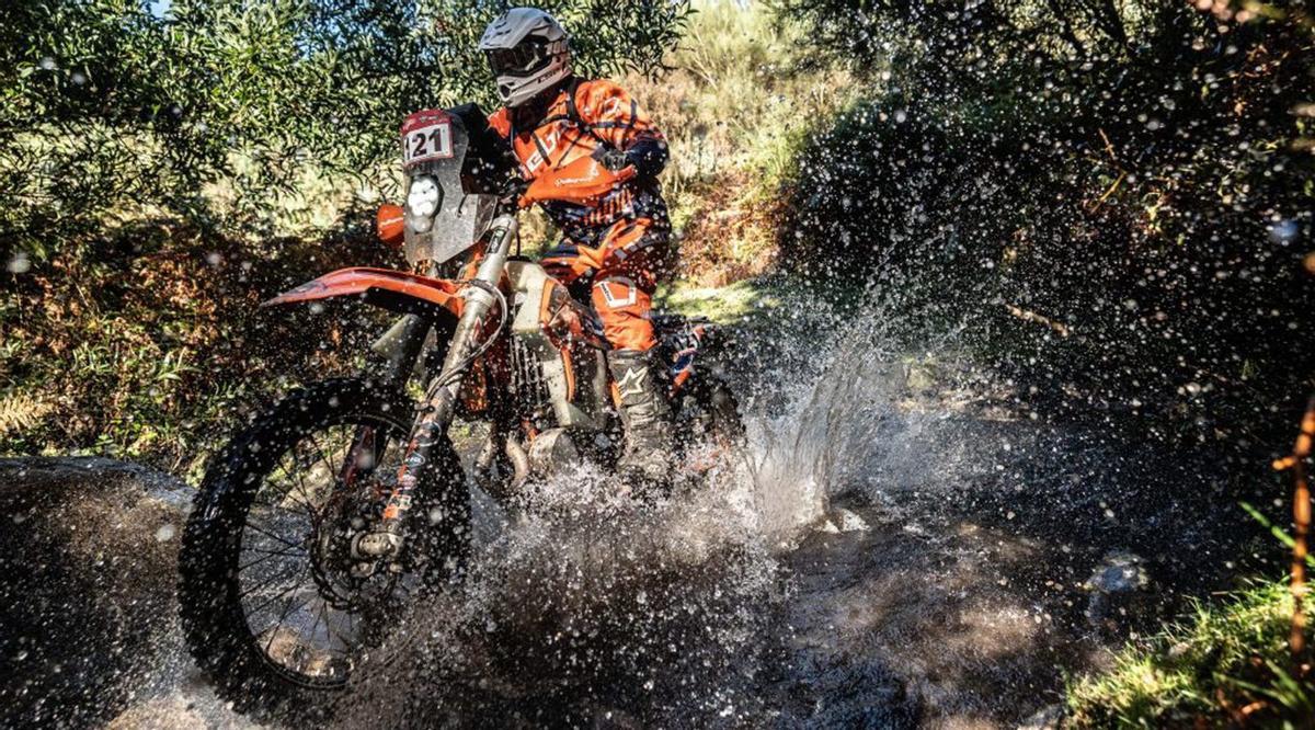 Uno de los pilotos, en la edición del año pasado con sede en A Estrada. | ADVENTURE