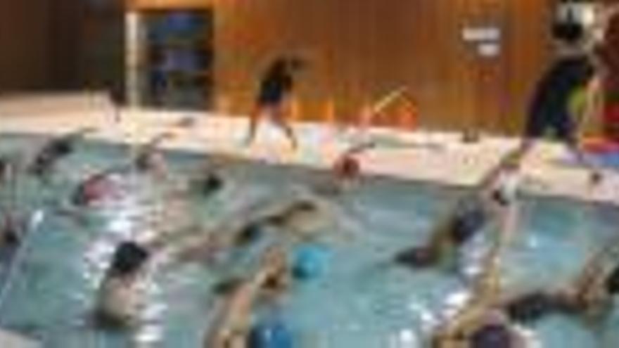 Una activitat d&#039;aquagym en una imatge d&#039;arxiu.