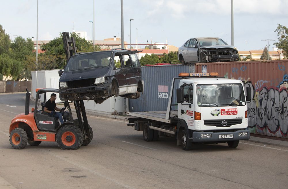 Ultimos trabajos en el recinto del festival Festardor, en el Port de Sagunt.