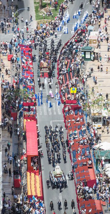 Las calles de Alicante se llenan de fieles en las procesiones del Domingo de Ramos