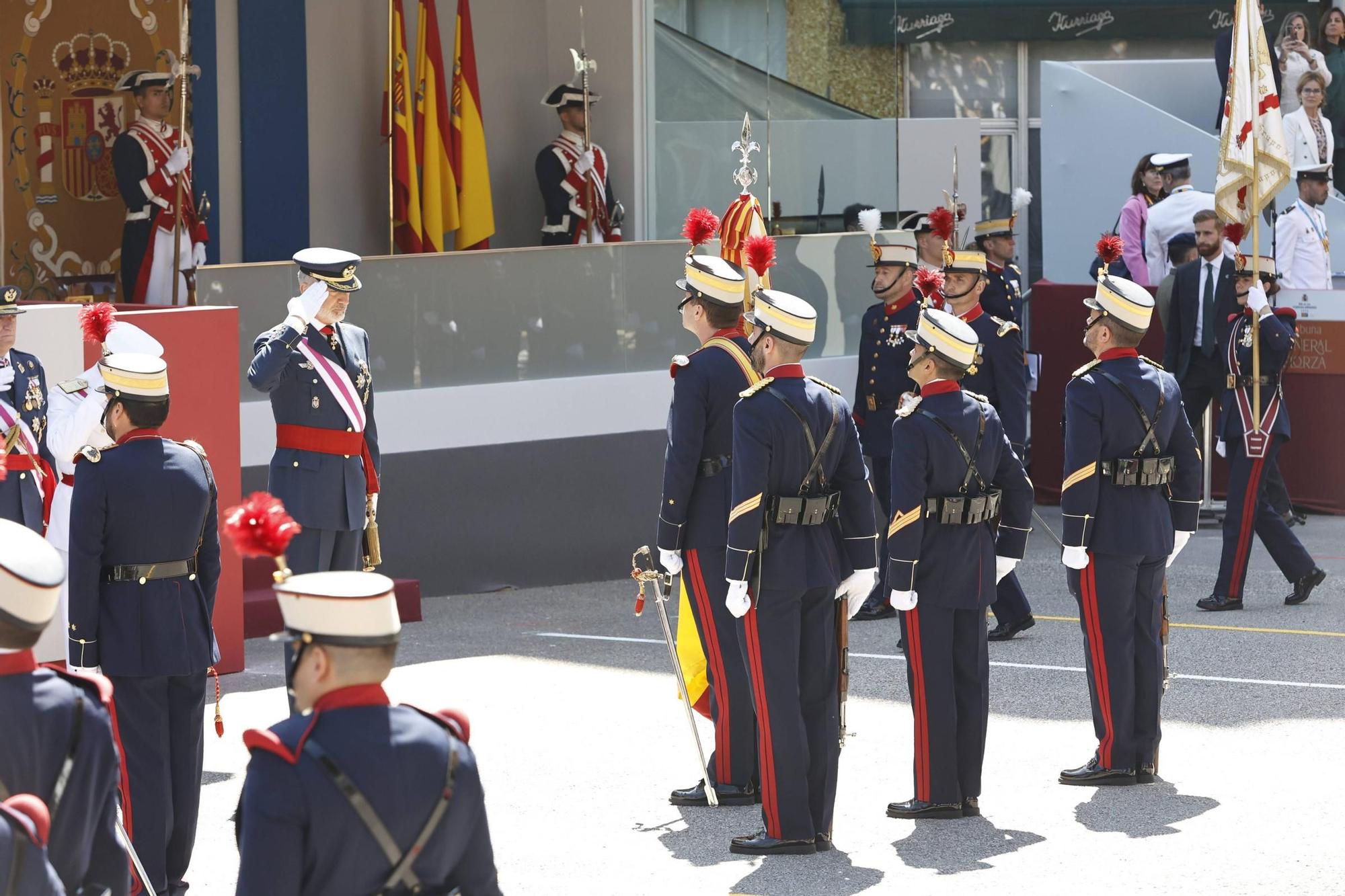 EN IMÁGENES: Así fue el multitudinario desfile en Oviedo por el Día de las Fuerzas Armadas