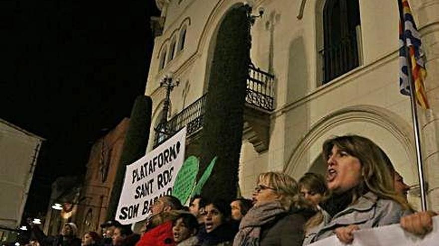 Els manifestants van concentrar-se davant de l&#039;edifici de l&#039;ajuntament