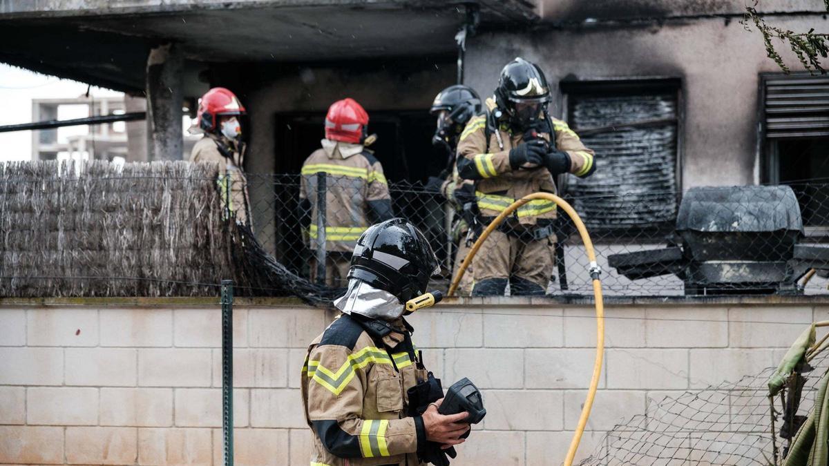 All the images of the house fire in Punta Pinet.