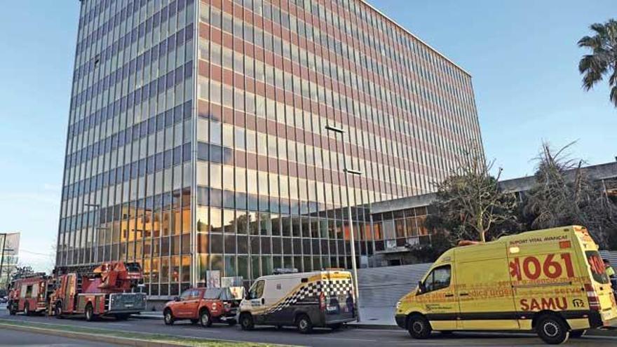 Coches policiales, bomberos y el Samur se desplazaron este domingo hasta Gesa.