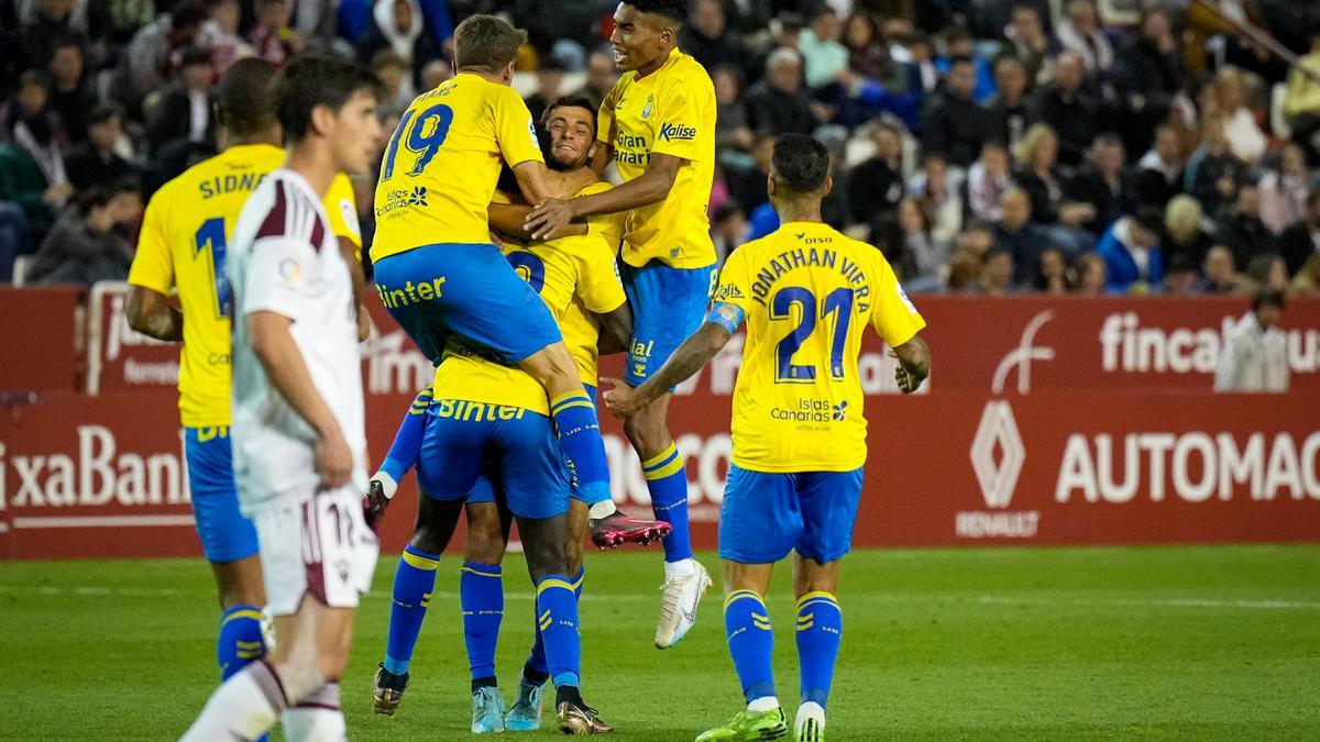 La UD celebra el tanto de Loiodice en Albacete