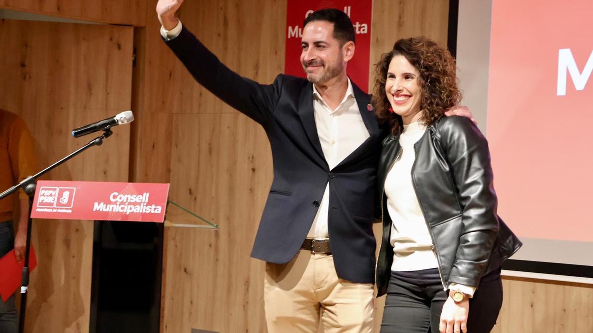 Cristina Mora junto a Carlos F. Bielsa.