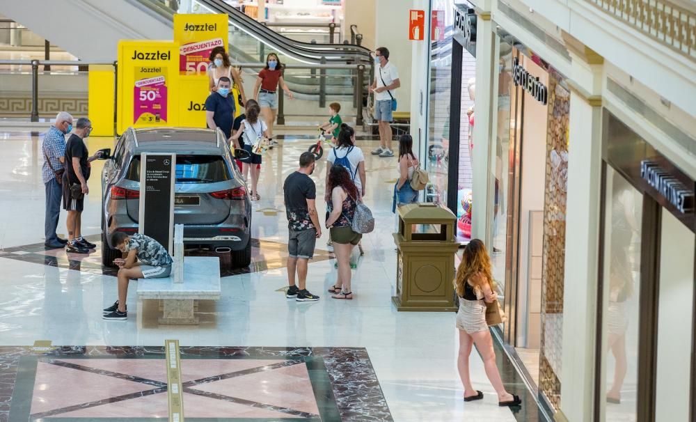 Los centros comerciales de Alicante vuelve a abrir
