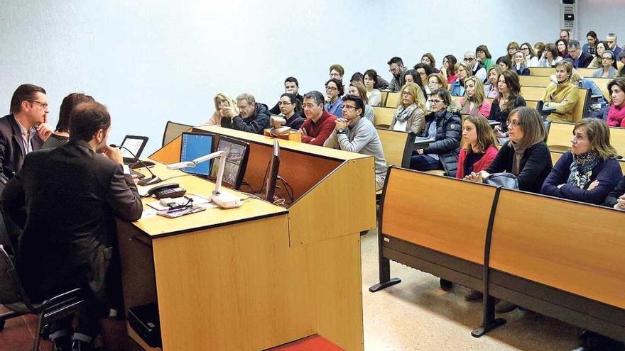 Docents de 60 centres visiten la UIB