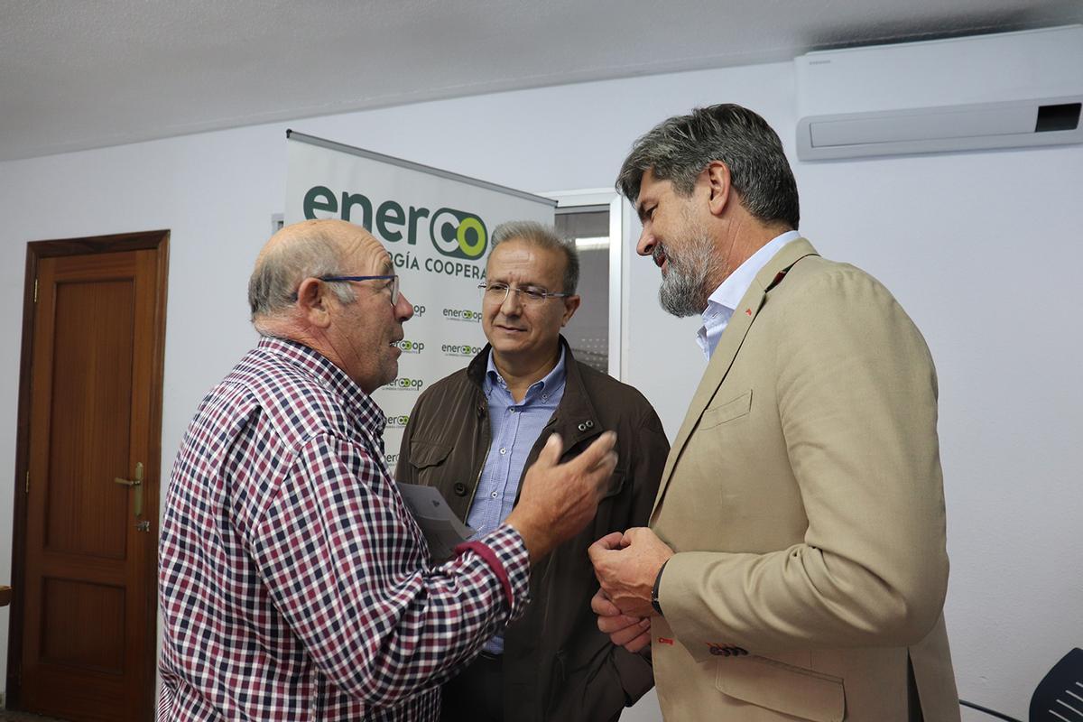 El presidente Copobladuc, el director general de Coarval y el director de Enercoop.