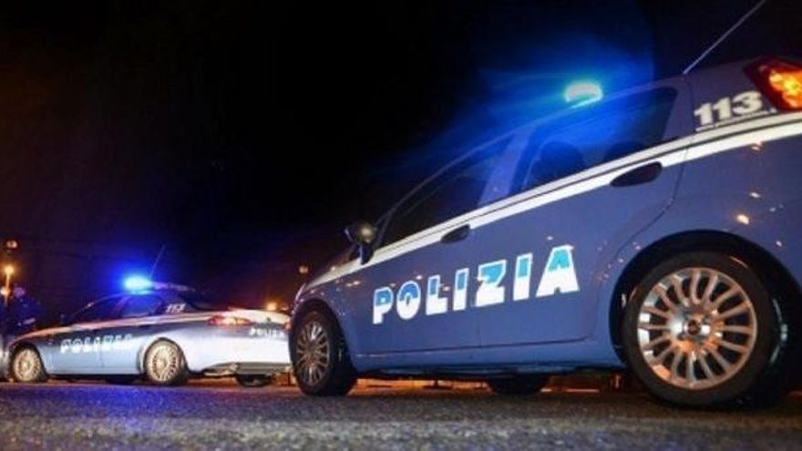 Coche de la Polizia di Stato.