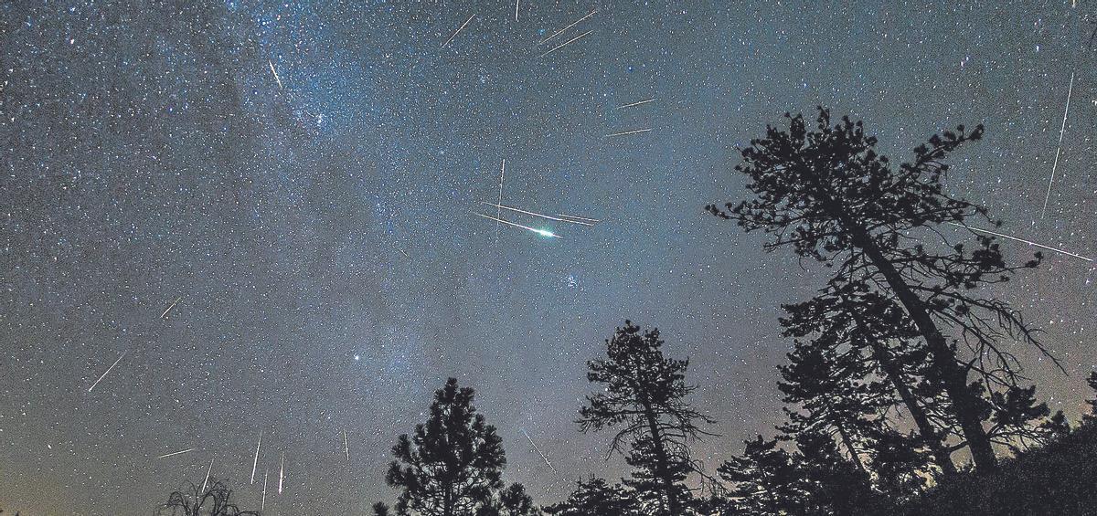 Imagen del cielo durante el fenóemno de la lluvia de Perseidas.