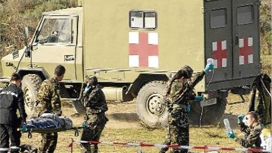 Un simulacre d&#039;emergència realitzat a la base de Sant Climent Sescebes.