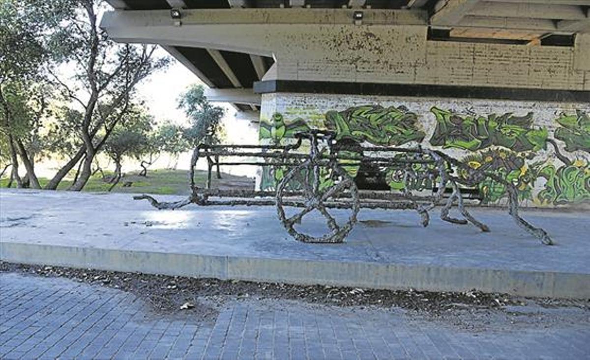 La Policía investiga el robo de la escultura del puente de la Almozara