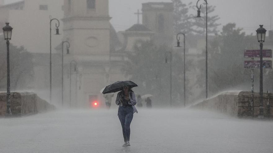 València activa los protocolos de alerta naranja y cerrará parques, jardines y cementerios