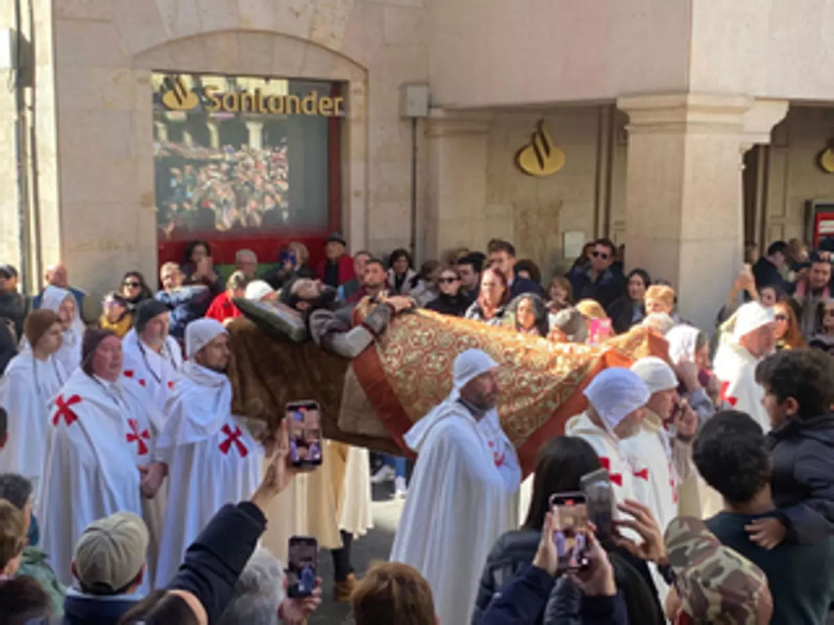 Teruel pone fin a tres días de fiesta medieval con la muerte de Isabel y Diego