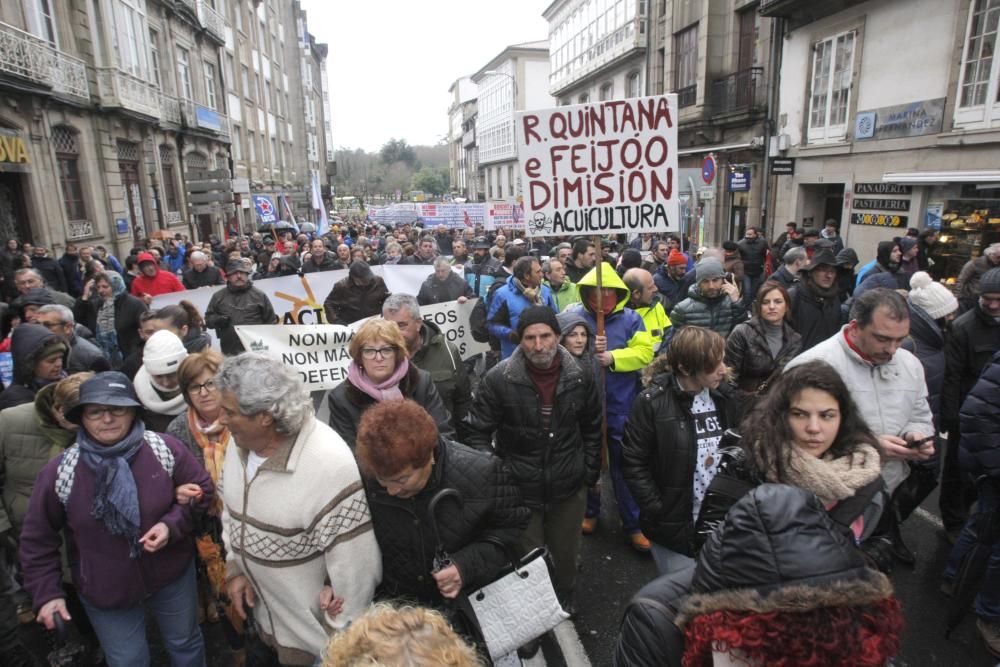 Miles de marineros protestan en Galicia para defen