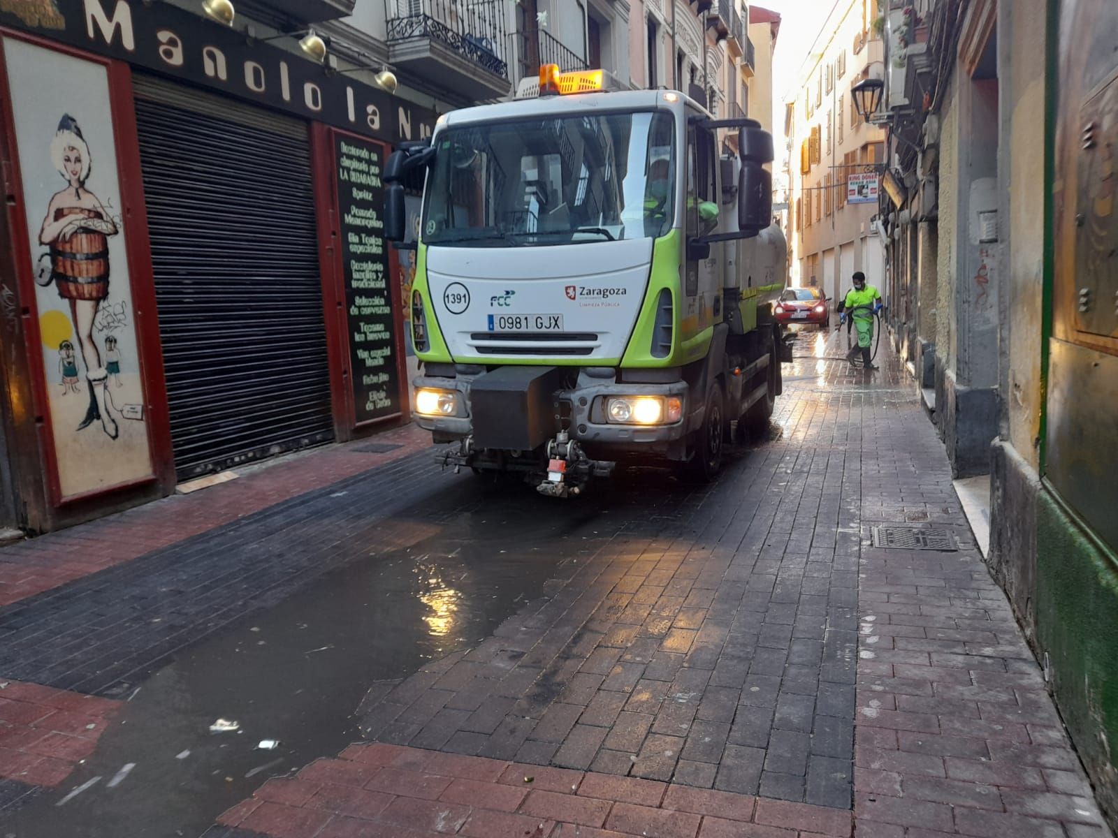 La noche y el día en las calles de Zaragoza