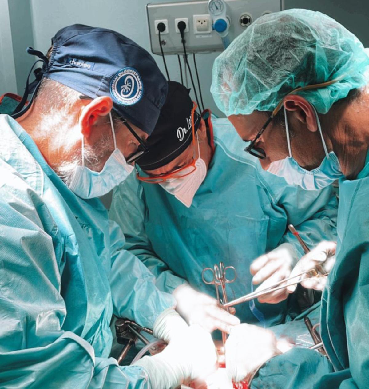 Dr. Gómez Pascual,  Lozano y Ramírez, cirugía