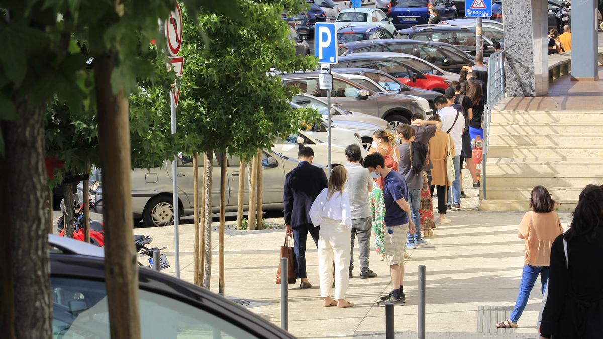 Colas en los centros de vacunación de Lisboa