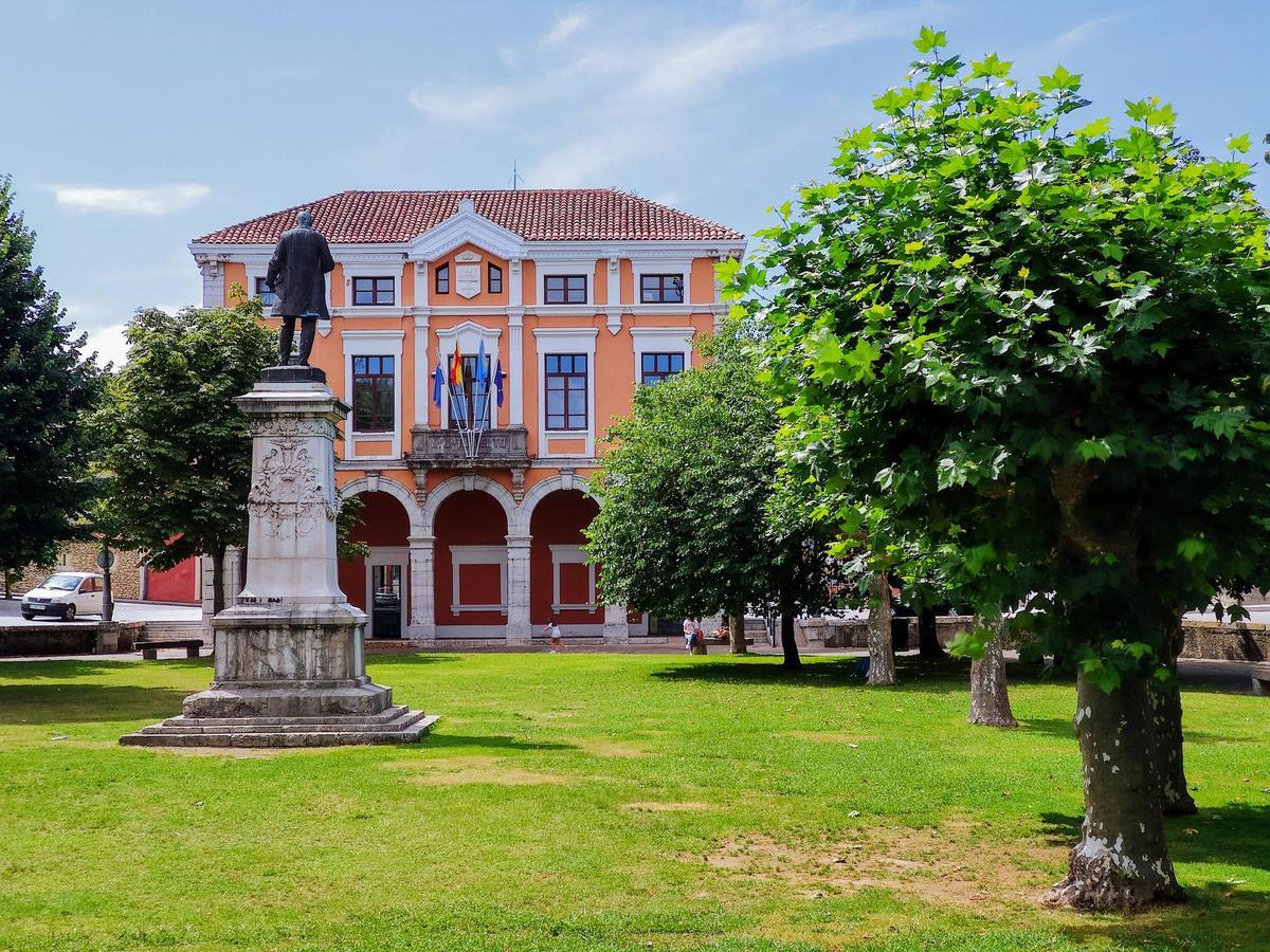 El Ayuntamiento de Ribadedeva en Colombres
