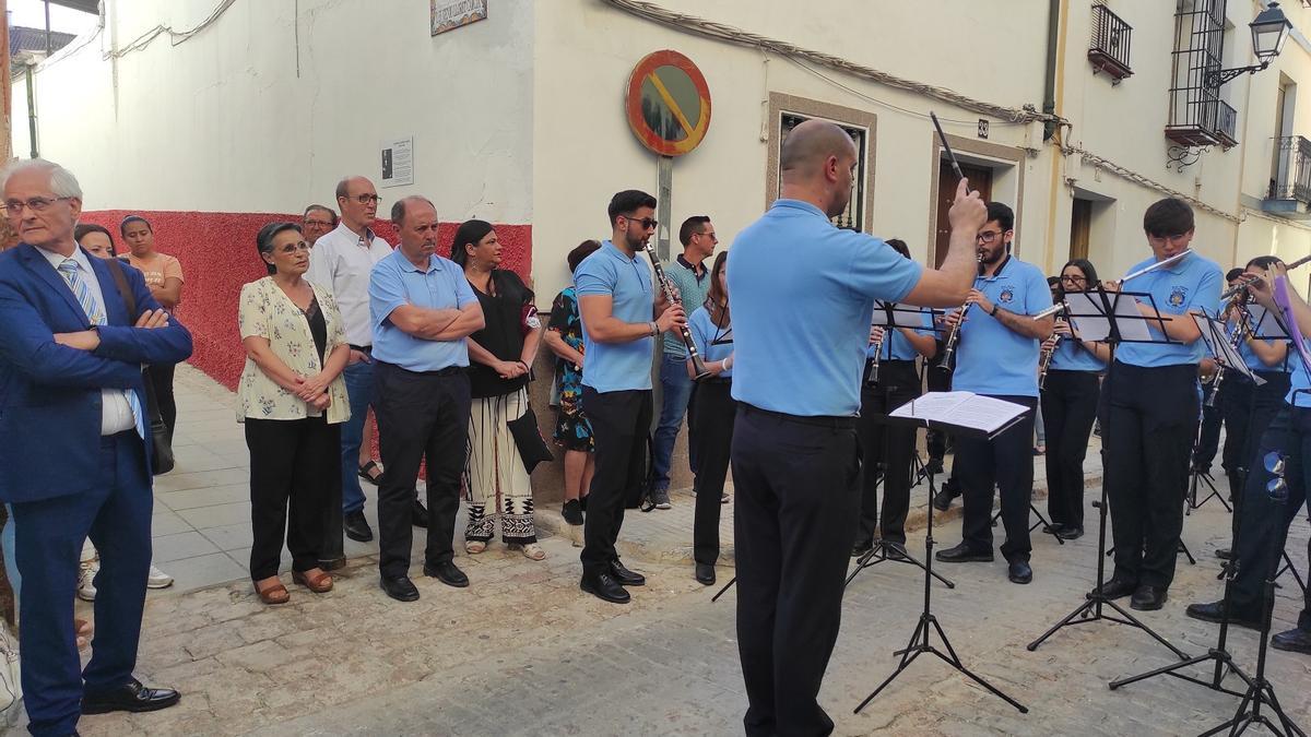 La Banda Municipal de Música, durante el concierto tras descubrir la placa.