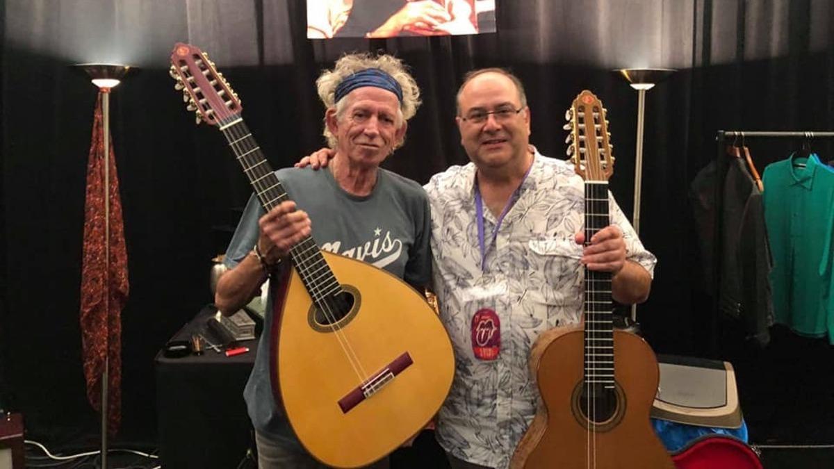 El luthier Vicente Carrillo junto a Keith Richards, guitarrista de los Rolling Stones