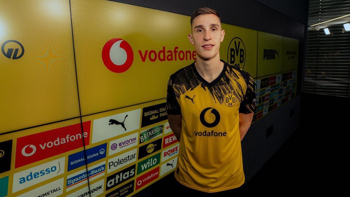 Schlotterbeck, durante un entrenamiento con el Dortmund