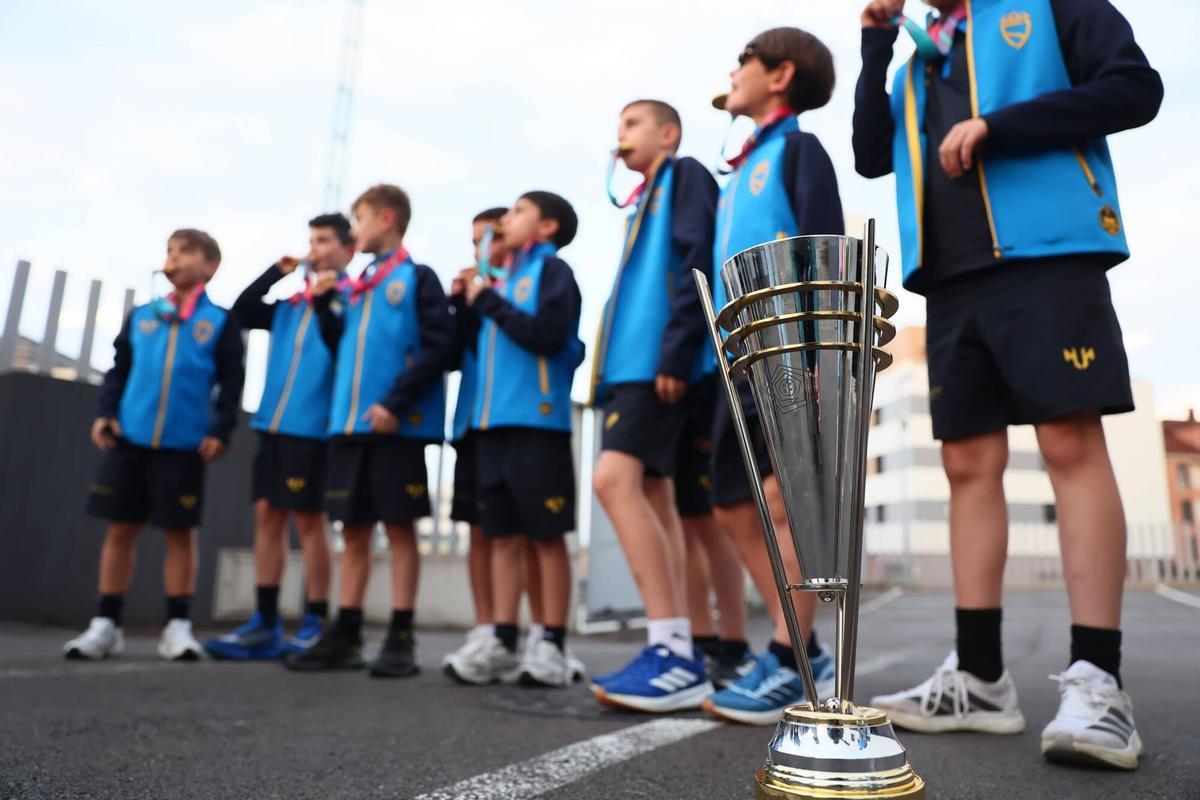 La selección sub-10 de Asturias se proclamó campeona de España de fútbol sala en Sanxenxo tras firmar un torneo impecable, culminado con una goleada ante Madrid y una remontada épica frente a Cataluña en semifinales