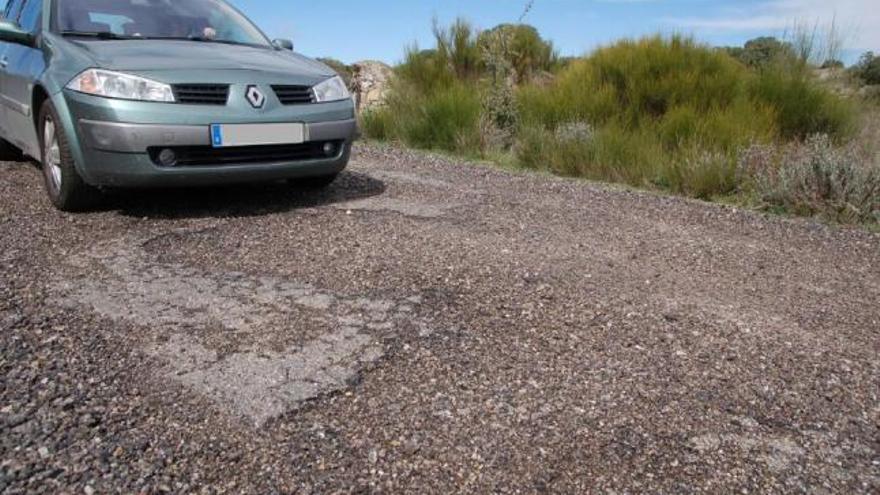 Quejas por el mal estado del camino de Carbajosa a Pino