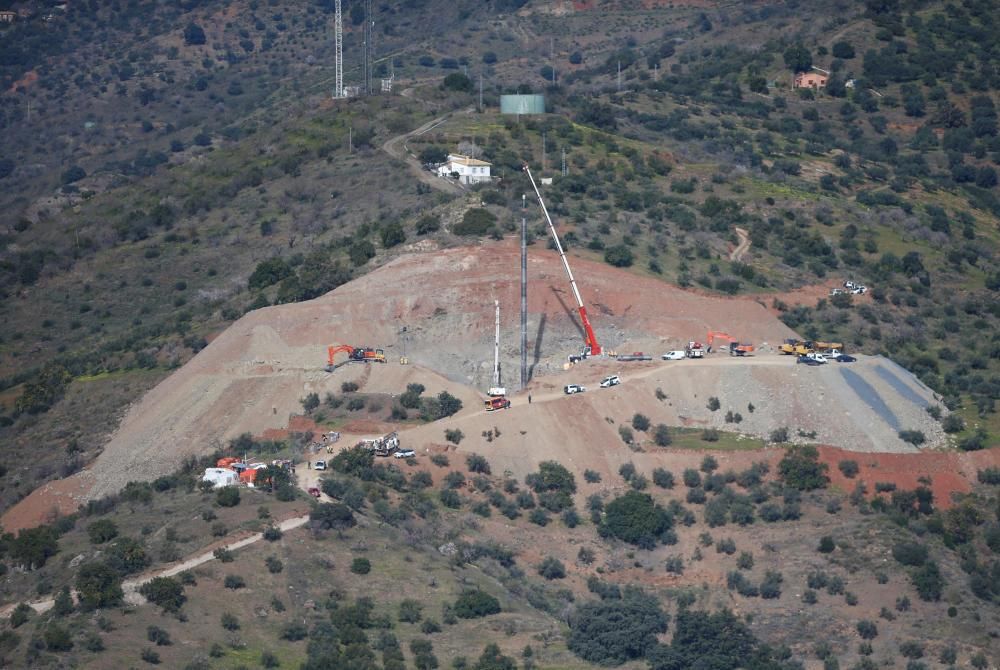 A crane removes steel tubes after failing to ...