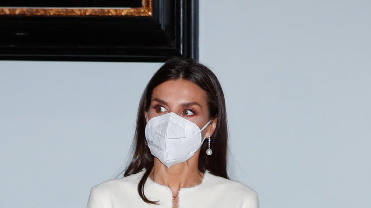 Letizia con vestido blanco durante su visita oficial a Suecia