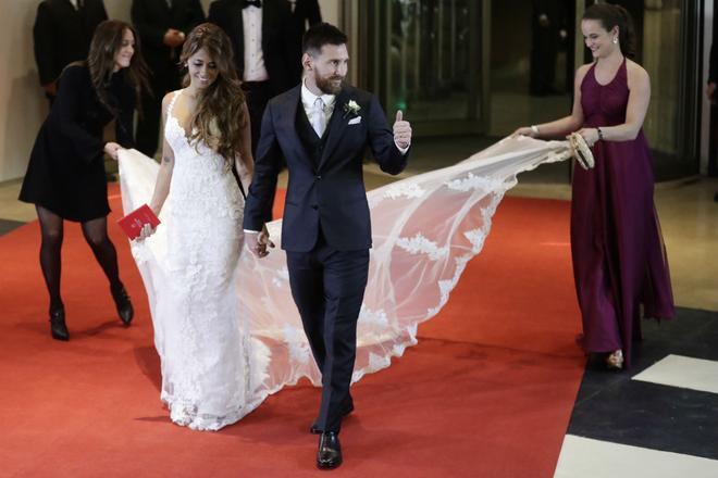 Lionel Messi y Antonella Rocuzzo tras la ceremonia