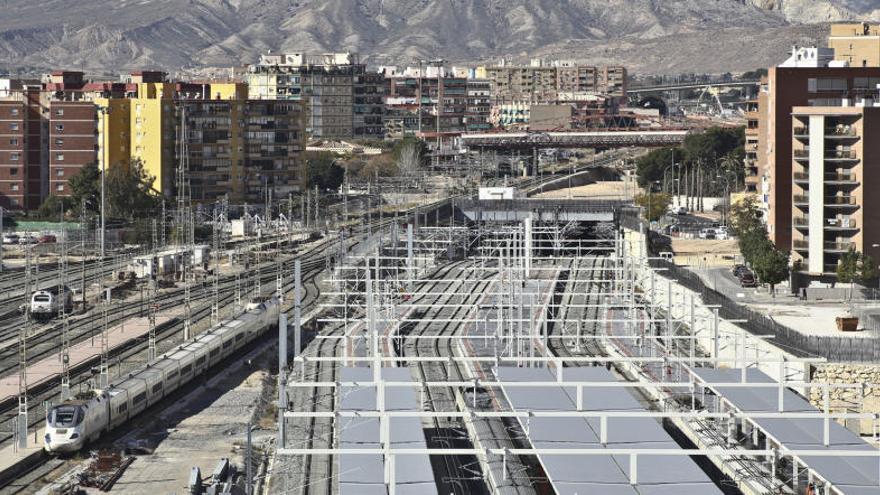 Echávarri da por liberadas las obras del parque central en la zona ferroviaria