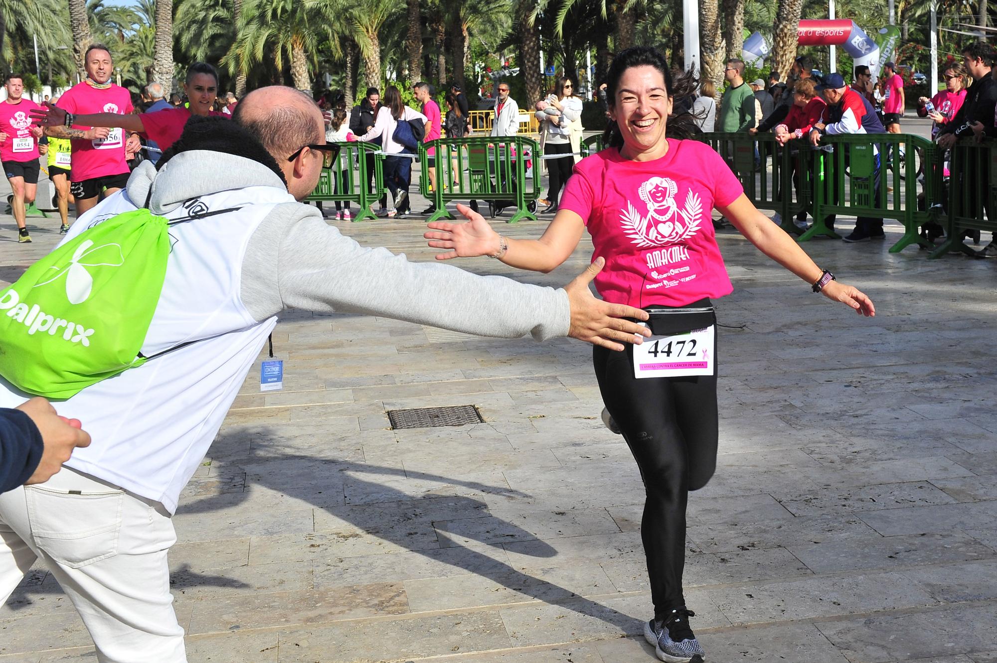 Más de 8.000 solidarios con el cáncer de mama en Elche