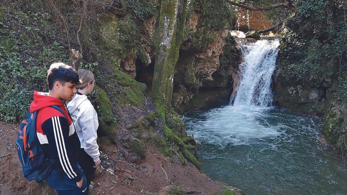 Los saltos de agua de los Baños de Popea resultan muy atractivos para los aficinados al senderismo.