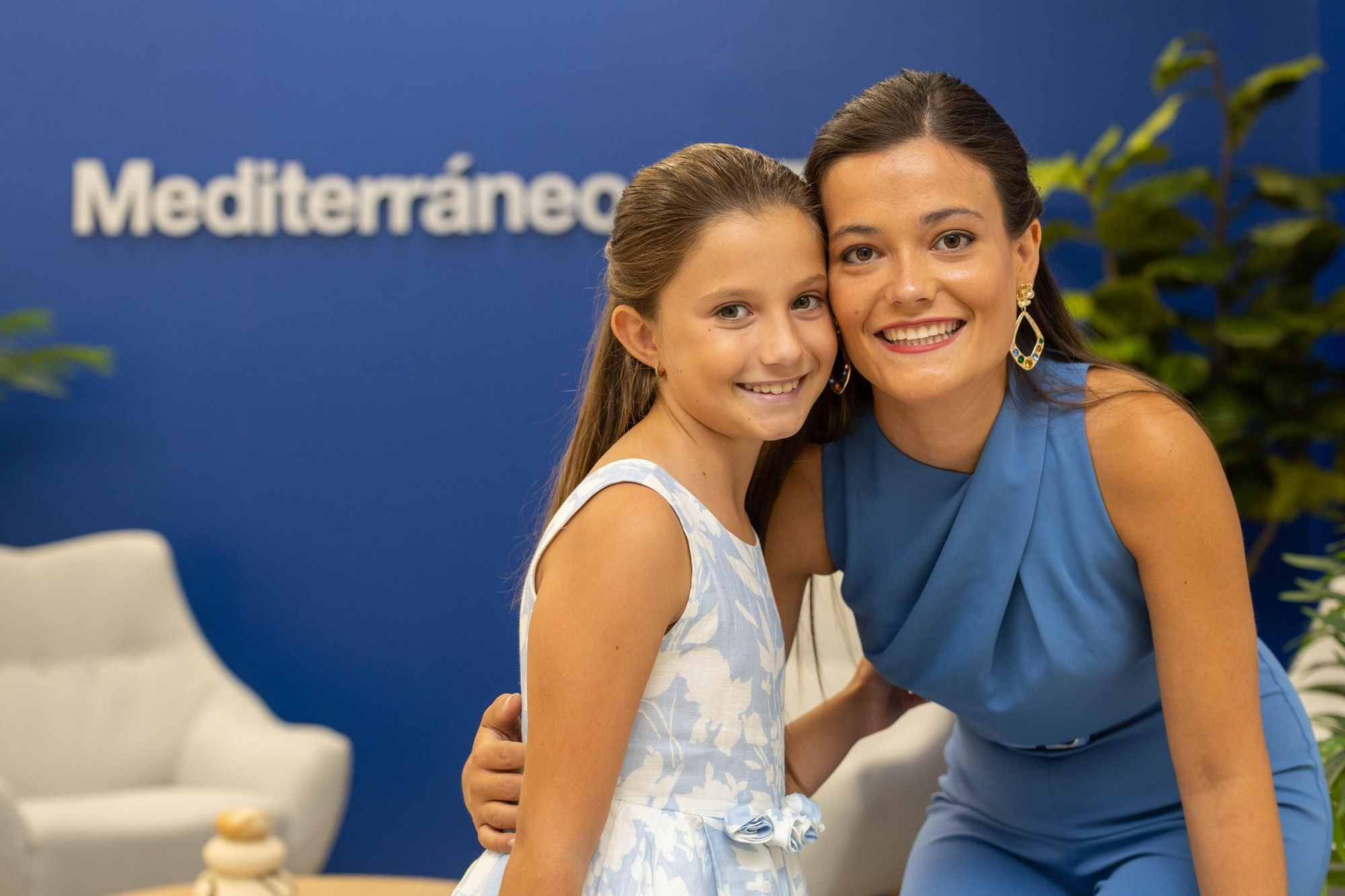 Visita de les reines de les festes a Mediterráneo i les claus de Collazos al front de la Junta