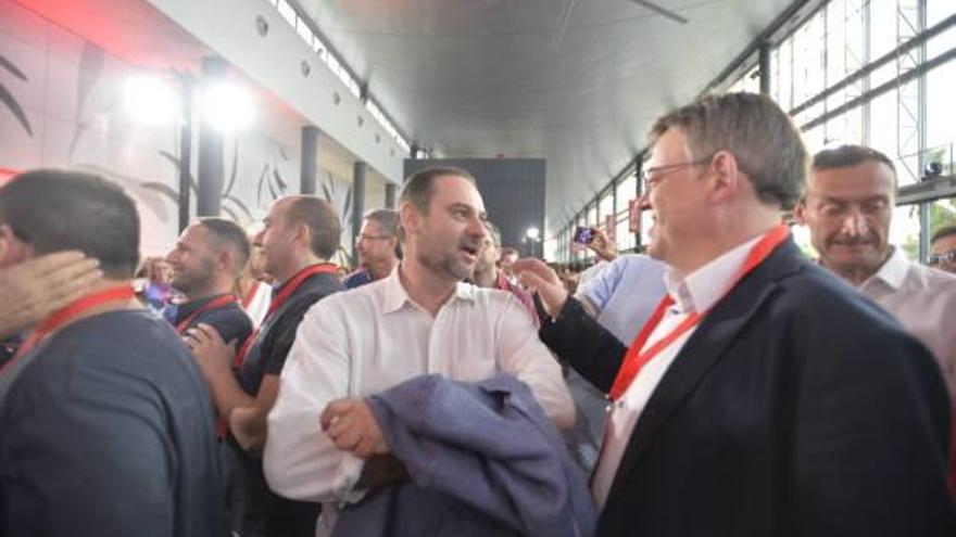 José Luis Ábalos junto a Ximo Puig durante el último congreso de los socialistas valencianos.