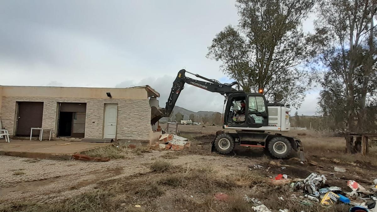 Derribo de una construcción ilegal en Tabernas por parte de la Junta de Andalucía