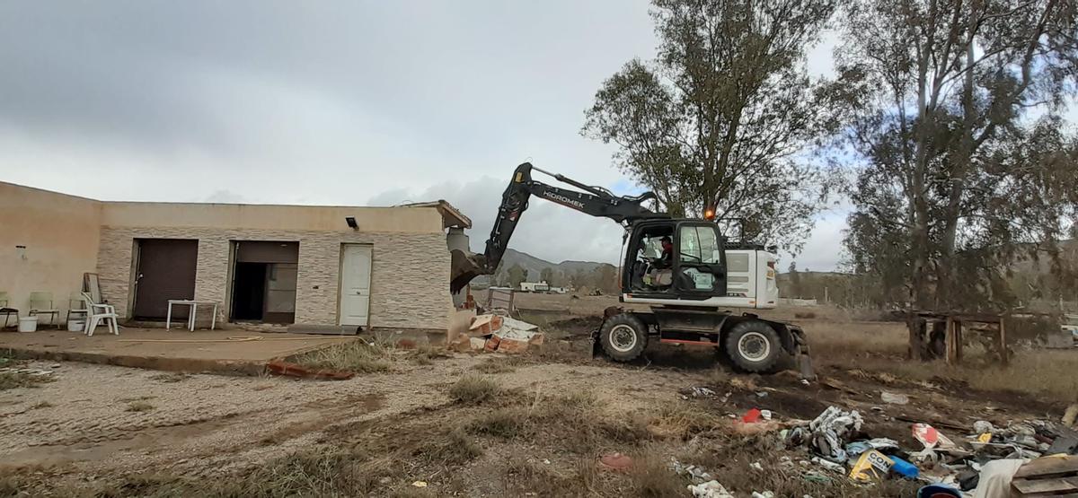 Derribo de una construcción ilegal en Tabernas por parte de la Junta de Andalucía