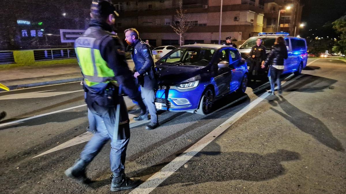 El conductor que pudo causar un atropello, interceptado en la calle Viena.